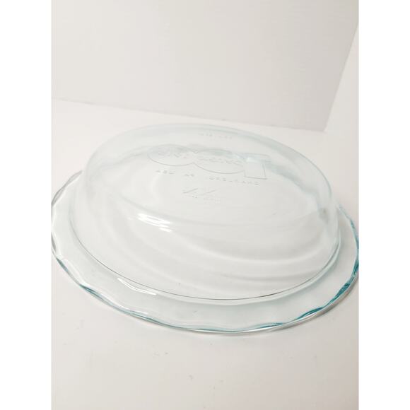 PYREX 100th Anniversary Limited Edition Embossed Pie Plate – 9.5" x 1.6"‎ - Picture 4 of 4